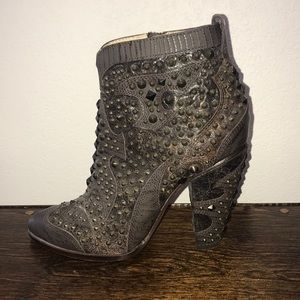 Frye Remi deco heeled zipper stud bootie 8.5